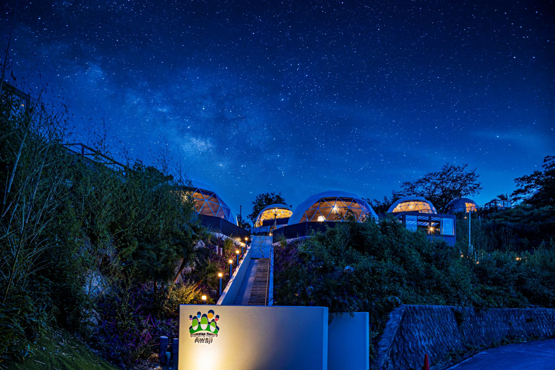 【淡路島・5周年記念】グランピング×ハワイアンカフェで 3時間食べ飲み放題パーティープラン